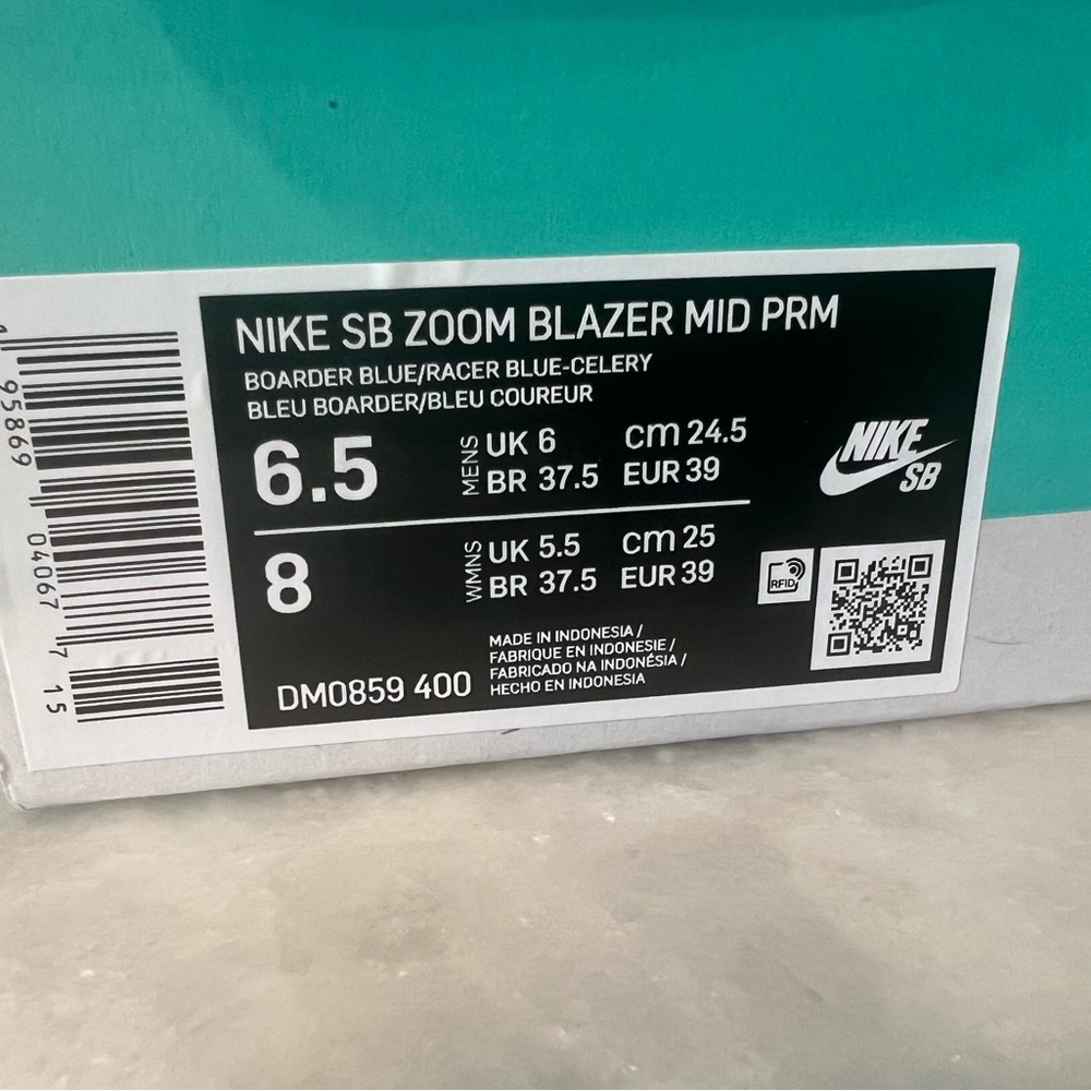 Nike SB Dunks - Picture 8 of 10
